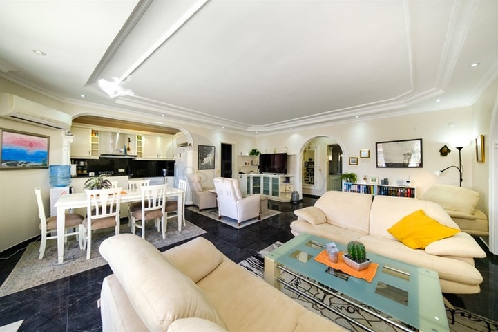 فيلا خاصة 2+1 في منطقة محمودلار على بعد 900 متر فقط من البحر الأبيض المتوسط