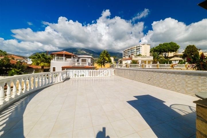 فيلا خاصة 2+1 في منطقة محمودلار على بعد 900 متر فقط من البحر الأبيض المتوسط