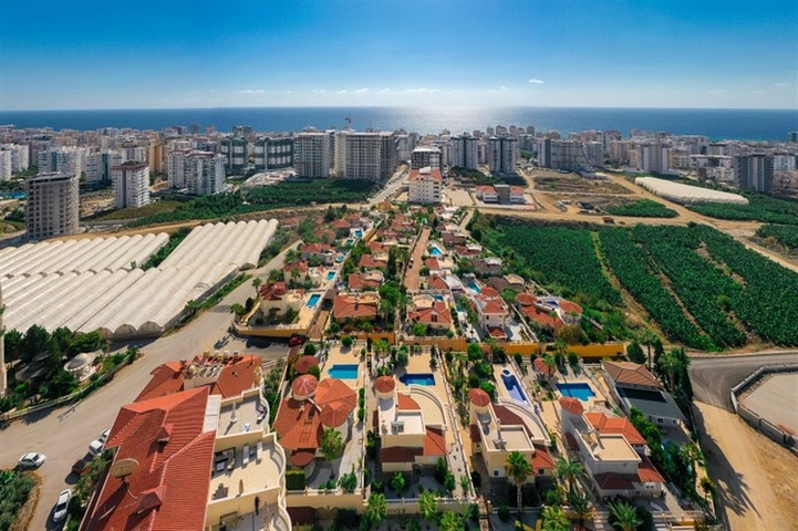 فيلا خاصة 2+1 في منطقة محمودلار على بعد 900 متر فقط من البحر الأبيض المتوسط