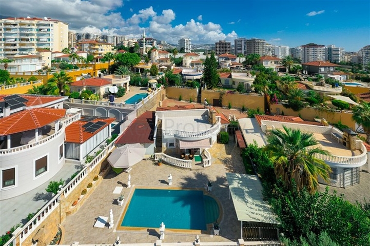 فيلا خاصة 2+1 في منطقة محمودلار على بعد 900 متر فقط من البحر الأبيض المتوسط