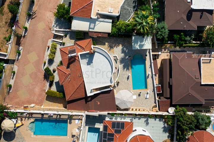 فيلا خاصة 2+1 في منطقة محمودلار على بعد 900 متر فقط من البحر الأبيض المتوسط