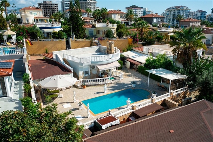 فيلا خاصة 2+1 في منطقة محمودلار على بعد 900 متر فقط من البحر الأبيض المتوسط