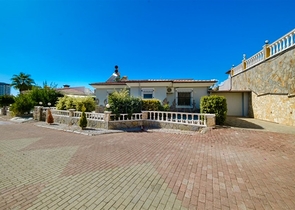 فيلا خاصة 2+1 في منطقة محمودلار على بعد 900 متر فقط من البحر الأبيض المتوسط