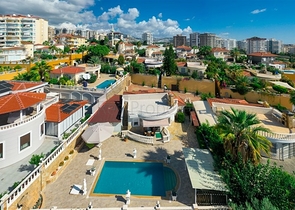 فيلا خاصة 2+1 في منطقة محمودلار على بعد 900 متر فقط من البحر الأبيض المتوسط