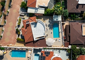 فيلا خاصة 2+1 في منطقة محمودلار على بعد 900 متر فقط من البحر الأبيض المتوسط