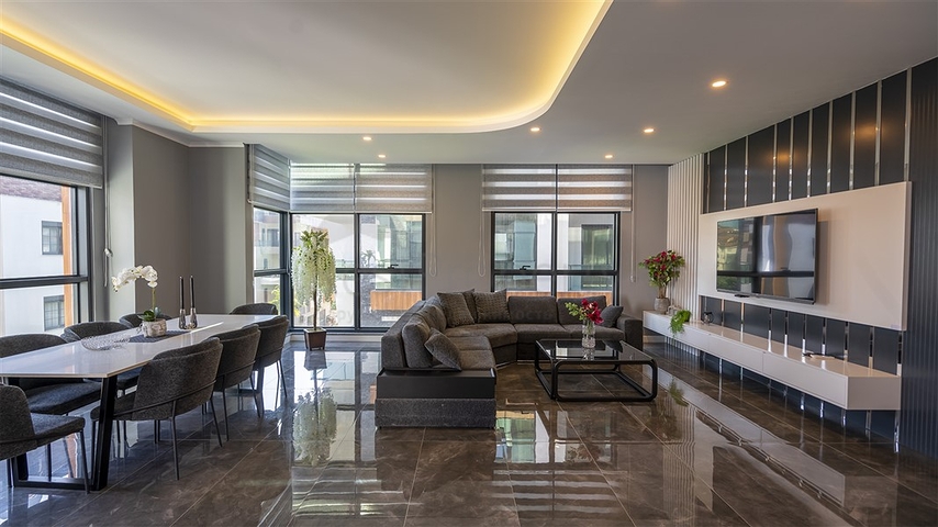 شقة مفروشة 4 + 1 في أوبا