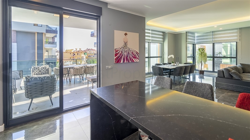 شقة مفروشة 4 + 1 في أوبا