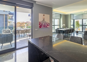 شقة مفروشة 4 + 1 في أوبا