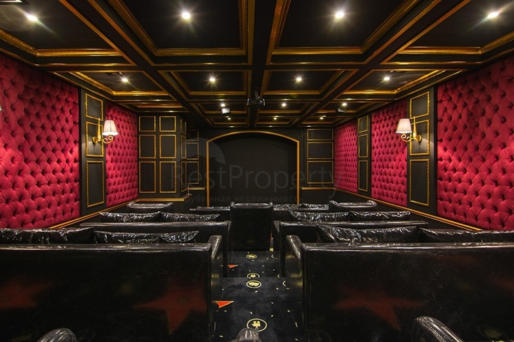 شقة من أربع غرف نوم في مجمع فاخر فاخر مطل على البحر.