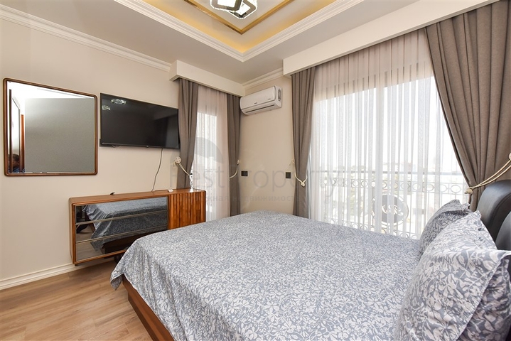 شقة من أربع غرف نوم في مجمع فاخر فاخر مطل على البحر.