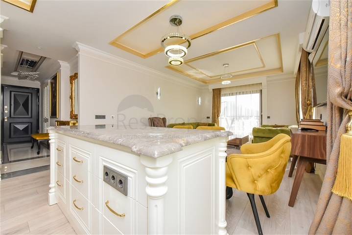 شقة من أربع غرف نوم في مجمع فاخر فاخر مطل على البحر.