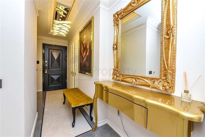 شقة من أربع غرف نوم في مجمع فاخر فاخر مطل على البحر.