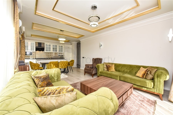 شقة من أربع غرف نوم في مجمع فاخر فاخر مطل على البحر.