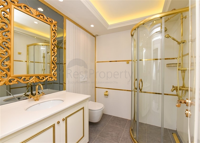 شقة من أربع غرف نوم في مجمع فاخر فاخر مطل على البحر.