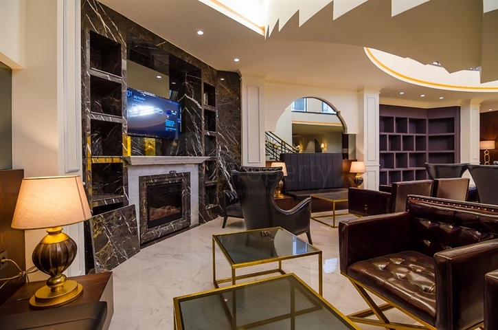 شقة من أربع غرف نوم في مجمع فاخر فاخر مطل على البحر.