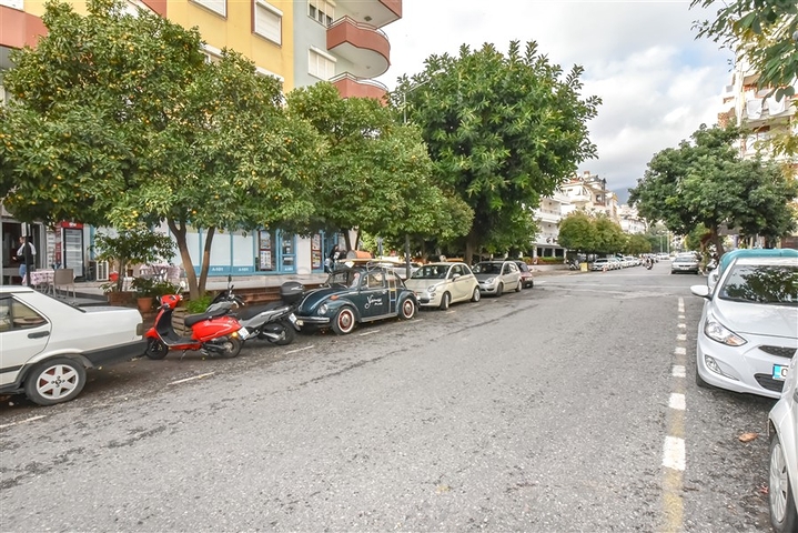 المباني التجارية في وسط ألانيا