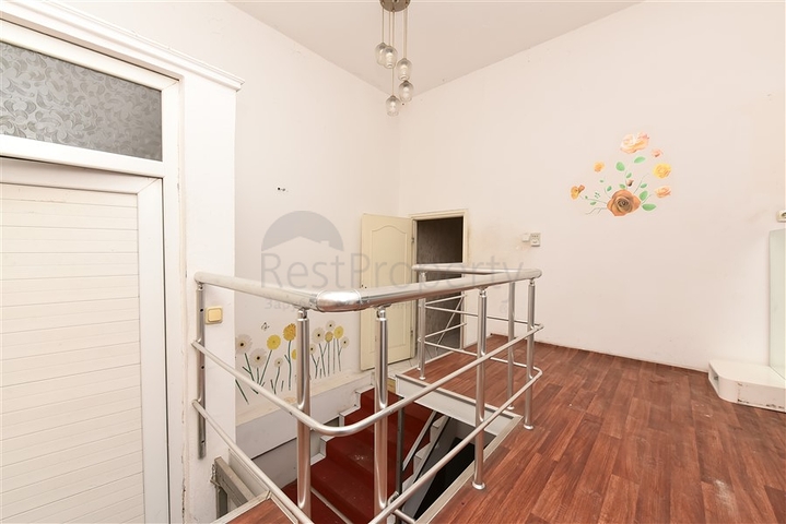 المباني التجارية في وسط ألانيا