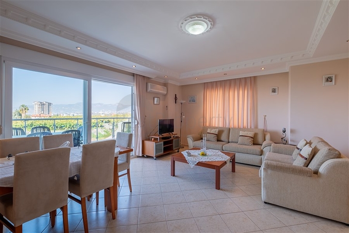 شقة فسيحة 2 + 1 في جزء خلاب من منطقة محمودلار