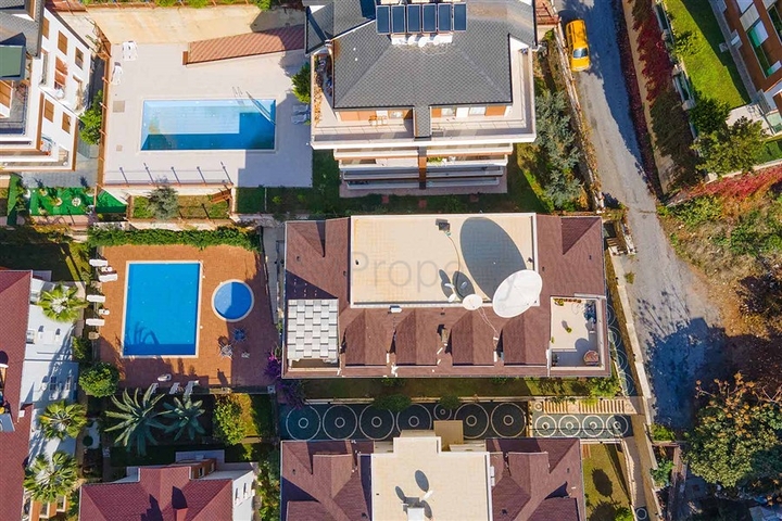 شقة 2+1 مع تراس واسع في وسط ألانيا. شقة 2+1 مع تراس واسع في وسط ألانيا.