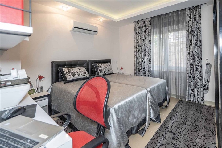 شقة 2+1 مع تراس واسع في وسط ألانيا. شقة 2+1 مع تراس واسع في وسط ألانيا.