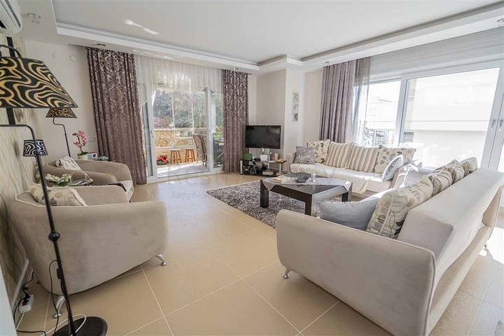 شقة 2+1 مع تراس واسع في وسط ألانيا. شقة 2+1 مع تراس واسع في وسط ألانيا.