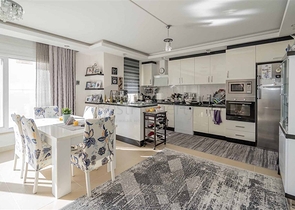 شقة 2+1 مع تراس واسع في وسط ألانيا. شقة 2+1 مع تراس واسع في وسط ألانيا.