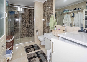 شقة 2+1 مع تراس واسع في وسط ألانيا. شقة 2+1 مع تراس واسع في وسط ألانيا.