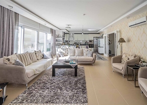 شقة 2+1 مع تراس واسع في وسط ألانيا. شقة 2+1 مع تراس واسع في وسط ألانيا.