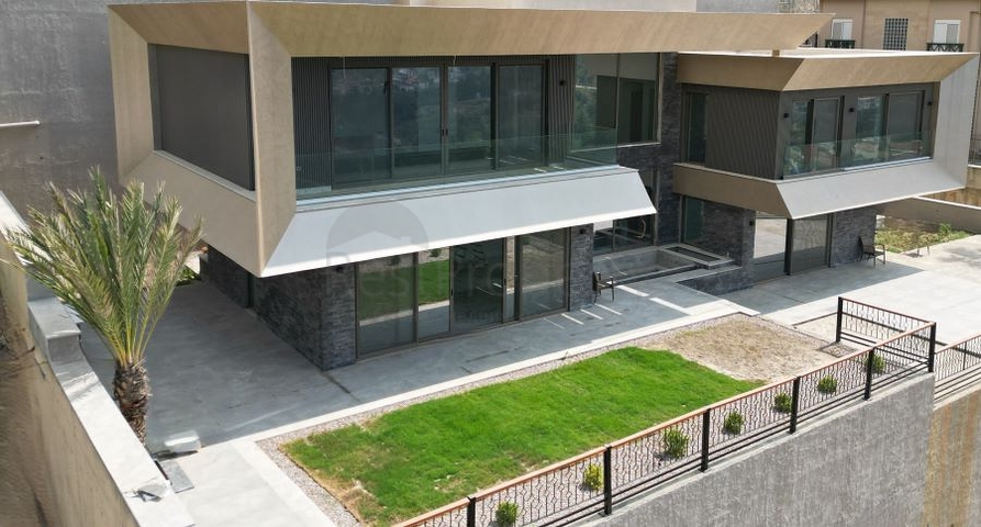 فيلا تطل على البحر الأبيض المتوسط هي مزيج مثالي من الفخامة والطبيعة