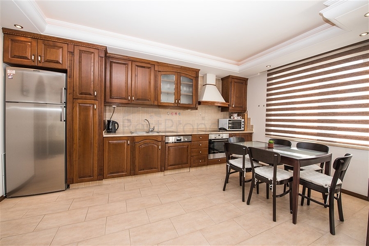 شقة من غرفتي نوم على البحر