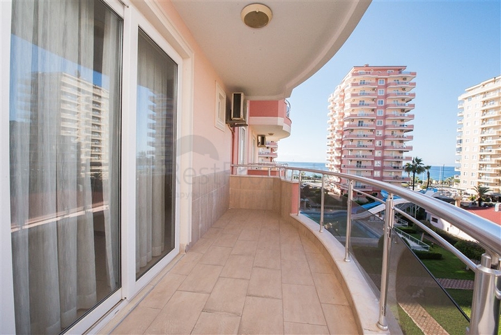 شقة من غرفتي نوم على البحر