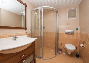 شقة من غرفتي نوم على البحر