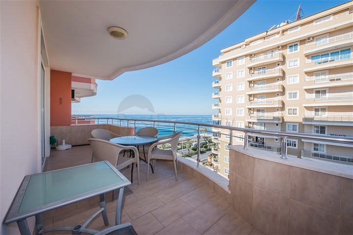 شقة فسيحة 2 + 1 مطلة على البحر في منطقة محمودلار