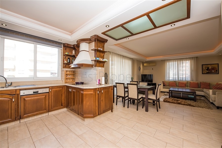 شقة فسيحة 2 + 1 مطلة على البحر في منطقة محمودلار