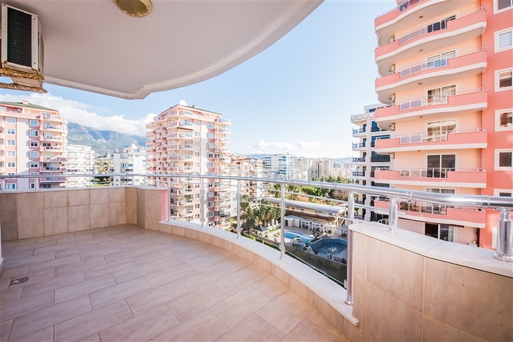 شقة فسيحة 2 + 1 مطلة على البحر في منطقة محمودلار