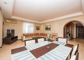 شقة فسيحة 2 + 1 مطلة على البحر في منطقة محمودلار