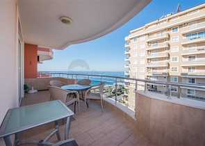 شقة فسيحة 2 + 1 مطلة على البحر في منطقة محمودلار