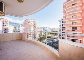 شقة فسيحة 2 + 1 مطلة على البحر في منطقة محمودلار