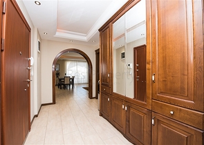 شقة فسيحة 2 + 1 مطلة على البحر في منطقة محمودلار