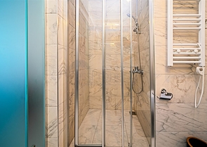 شقة مفروشة من غرفتي نوم في مجمع سكني مع بنية تحتية غنية شقة مفروشة من غرفتي نوم في مجمع سكني مع بنية تحتية غنية