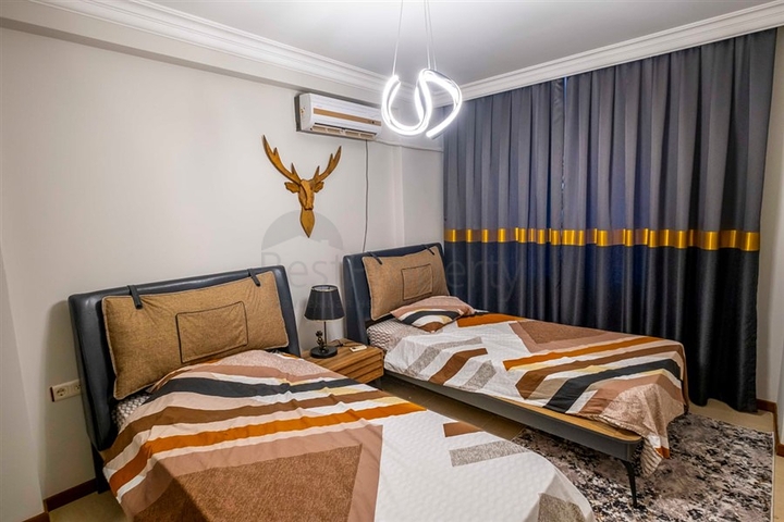 شقة 2 + 1 على الخط الأول في حي محمودلار