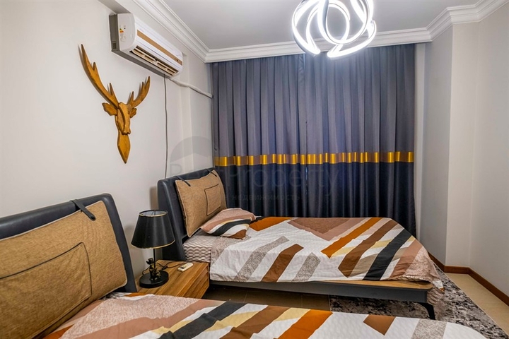 شقة 2 + 1 على الخط الأول في حي محمودلار