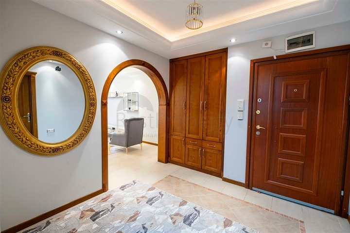 شقة 2 + 1 على الخط الأول في حي محمودلار