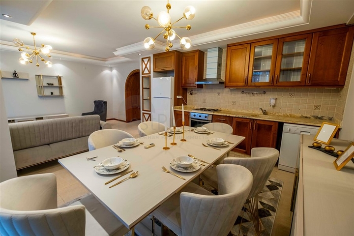 شقة 2 + 1 على الخط الأول في حي محمودلار