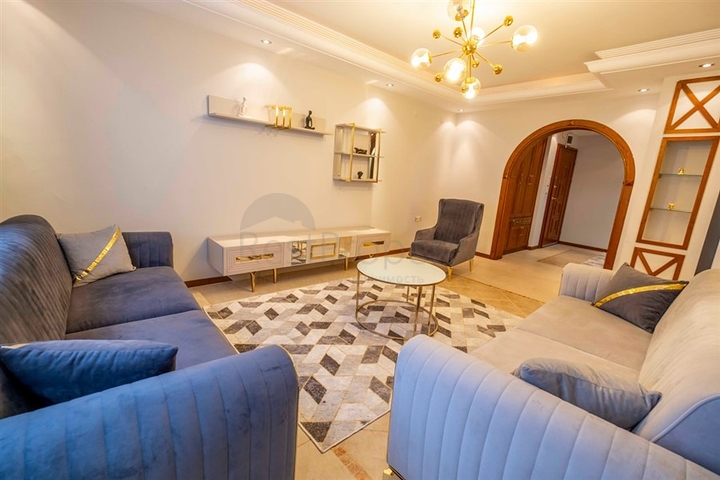 شقة 2 + 1 على الخط الأول في حي محمودلار