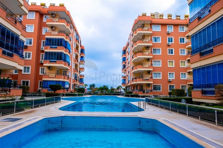 شقة 2 + 1 على الخط الأول في حي محمودلار