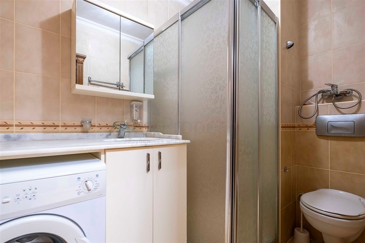 شقة 2 + 1 على الخط الأول في حي محمودلار