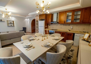 شقة 2 + 1 على الخط الأول في حي محمودلار