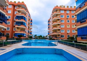 شقة 2 + 1 على الخط الأول في حي محمودلار