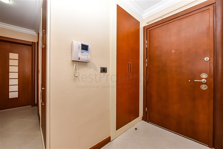 شقة فاخرة 2 + 1 على السطر الأول في وسط ألانيا